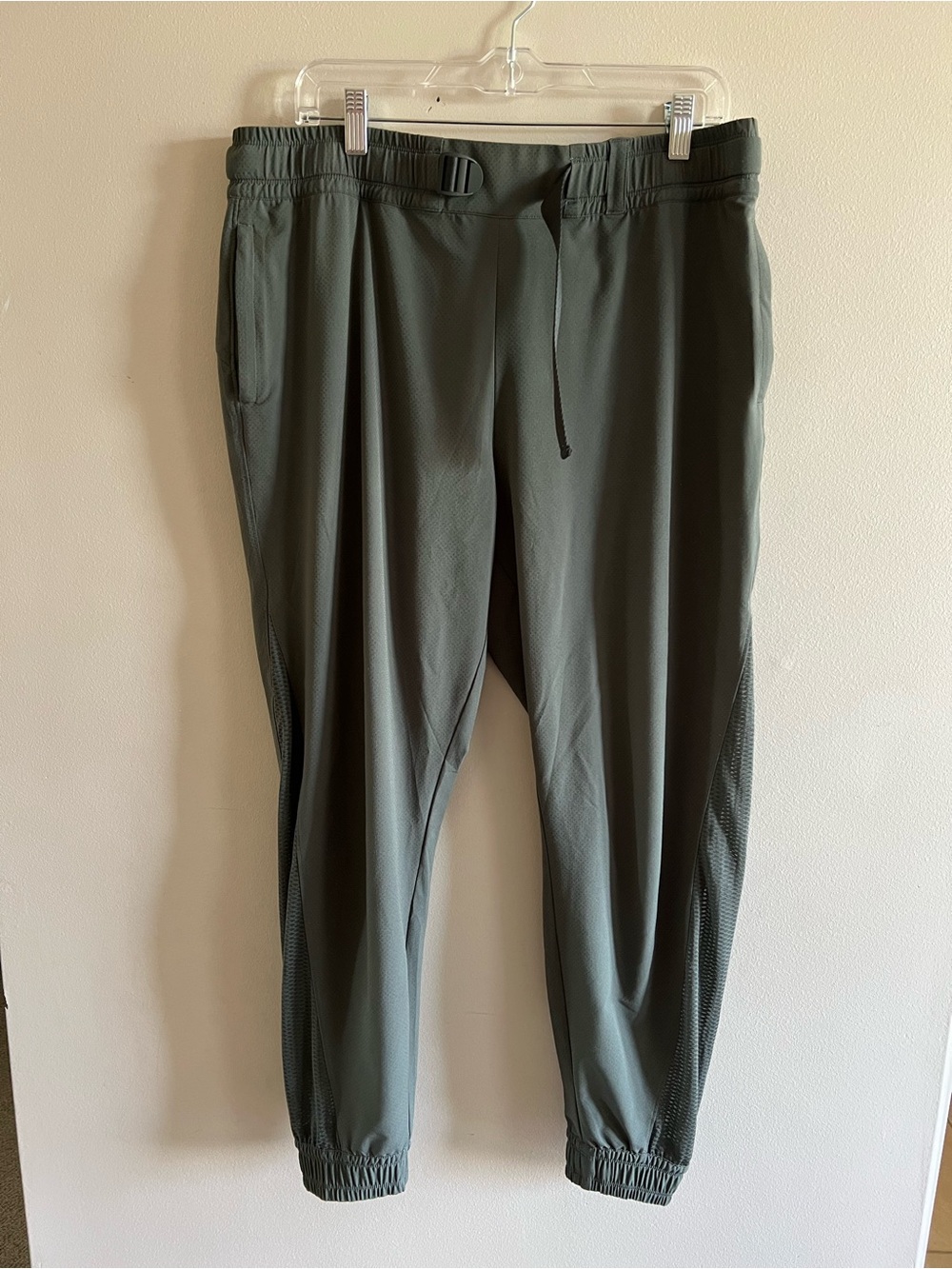 Athleta Olive Green Quest Jogger Pants size 14